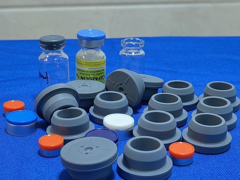13mm 20m 28mm 32mm Liofilisasi kaca Vial Medical abu-abu Butyl Karet Stopper untuk botol kaca Kaca Infusi Botol